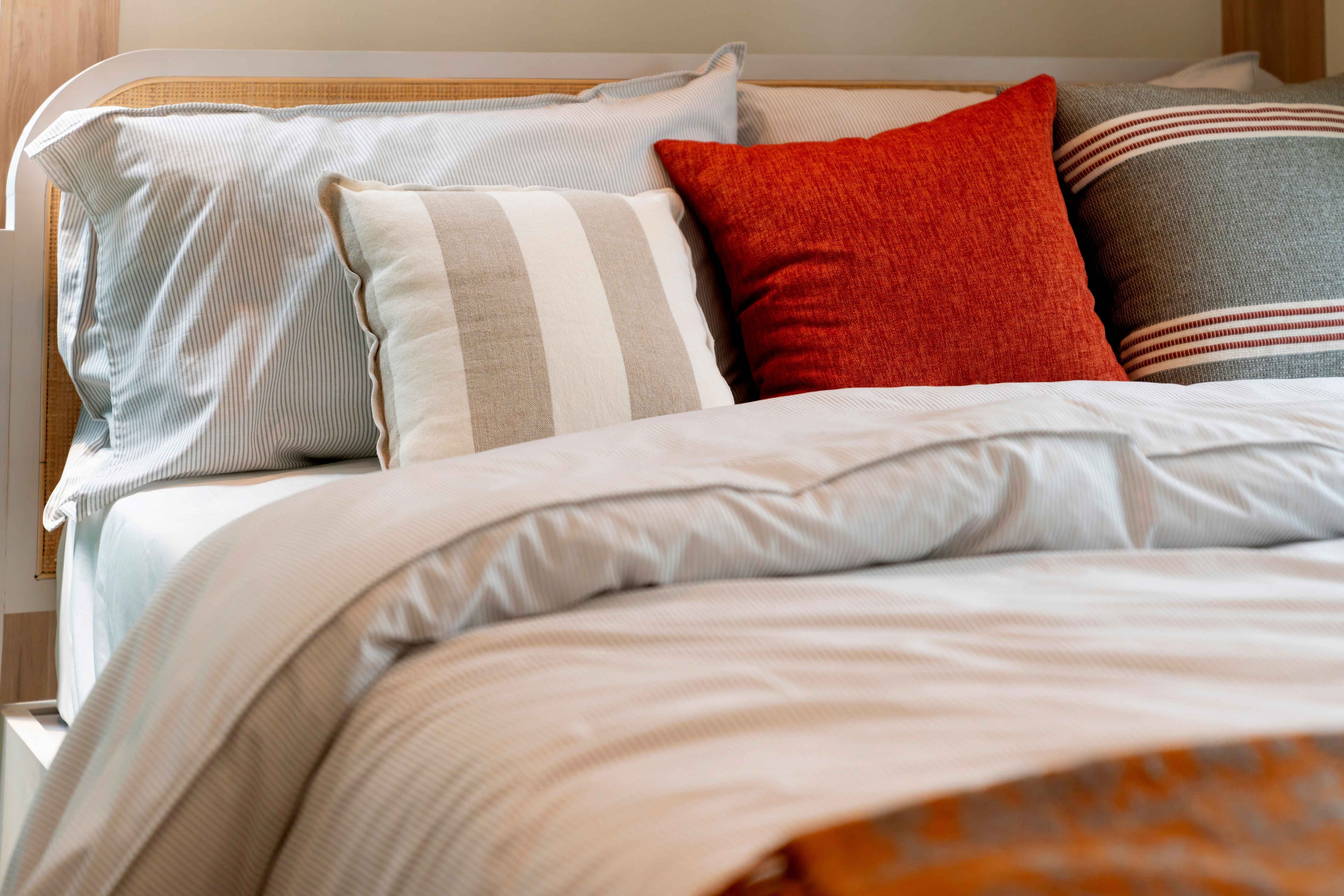 5 Simple Bedroom Styling Tips with Premium Bedsheets - AnAká